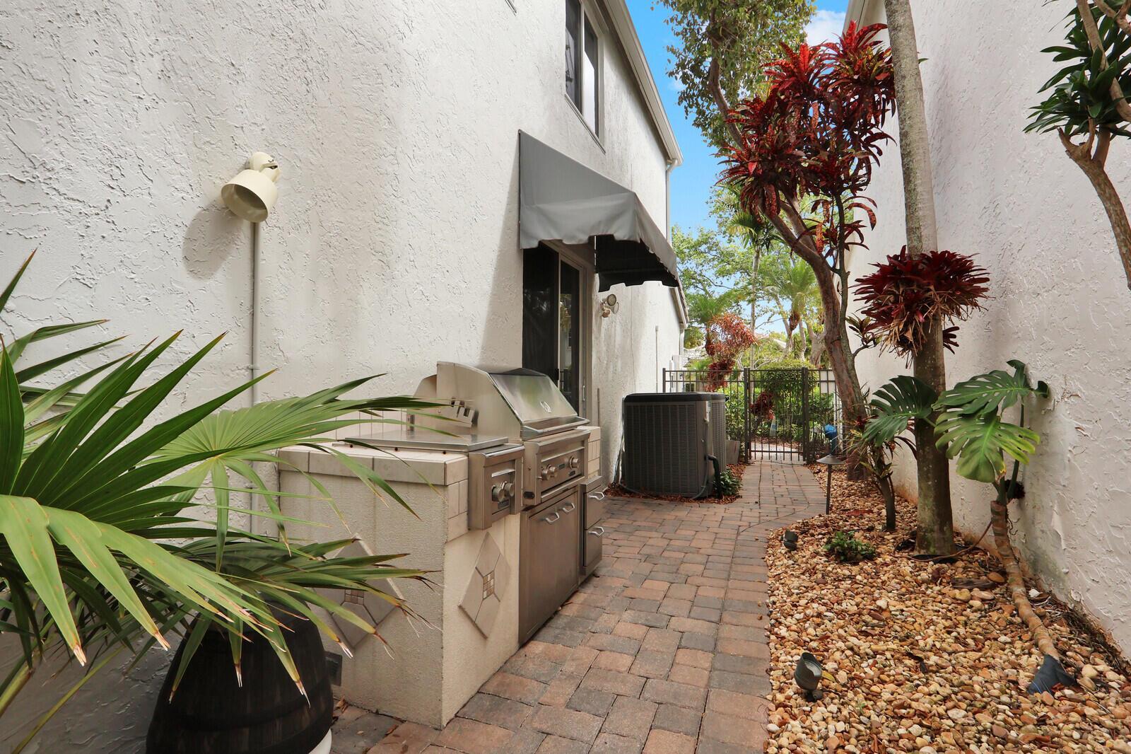 2063 Cezanne Road, West Palm Beach FL 33409 photo 4