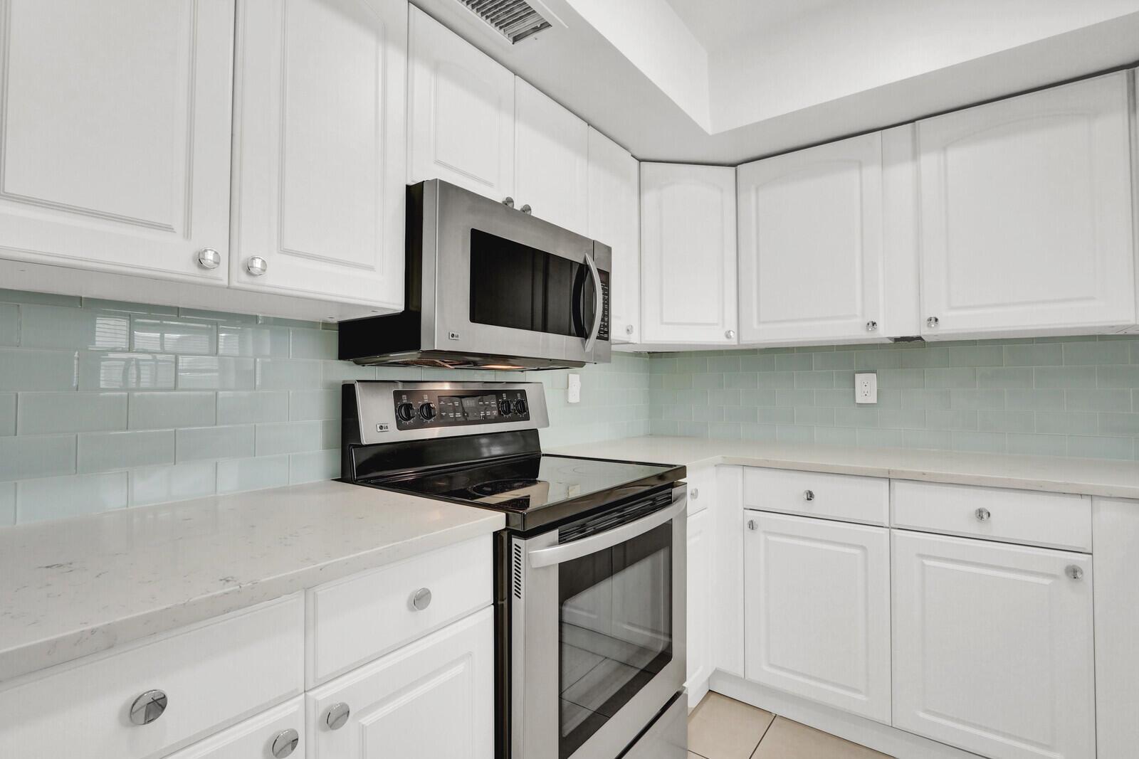 10249 N Military Trail Apt 201, Palm Beach Gardens FL 33410 photo 3
