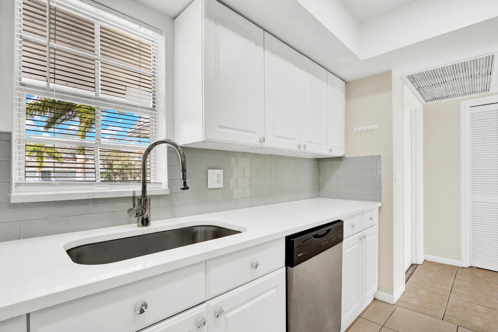 10249 N Military Trail Apt 201, Palm Beach Gardens FL 33410 photo 5