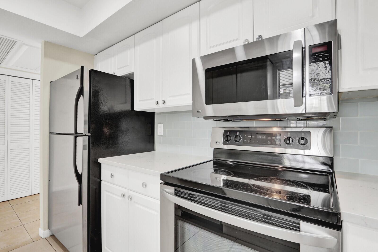 10249 N Military Trail Apt 201, Palm Beach Gardens FL 33410 photo 4