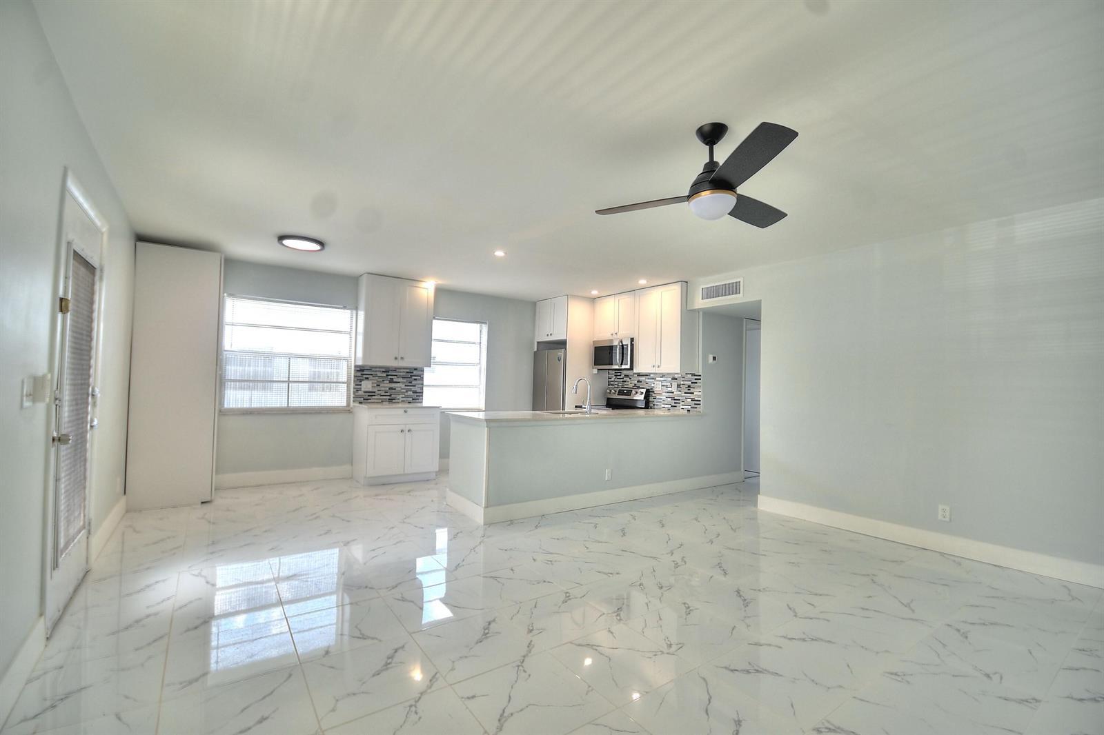 137 Normandy C # 137, Delray Beach FL 33484 photo 3