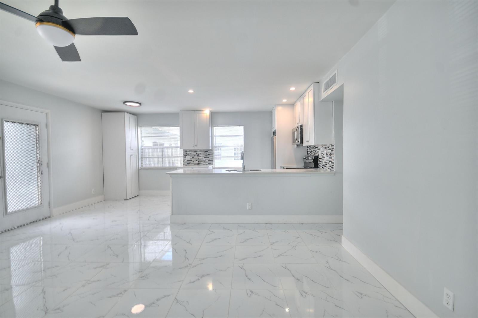 137 Normandy C # 137, Delray Beach FL 33484 photo 4