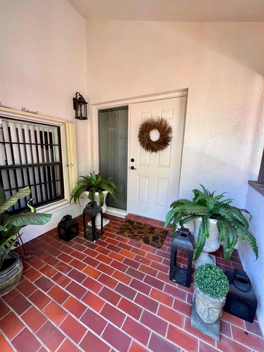665 Hollows Circle, Deerfield Beach FL 33442 photo 2