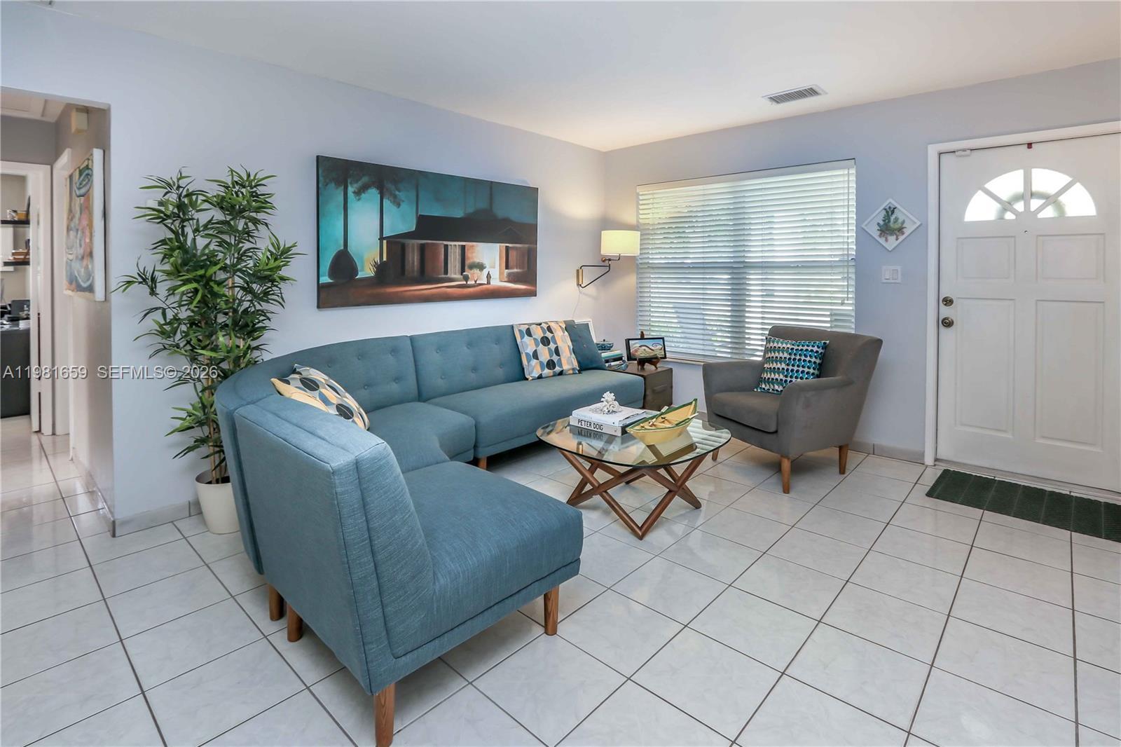 2209 N 15th Ave, Hollywood FL 33020 photo 2