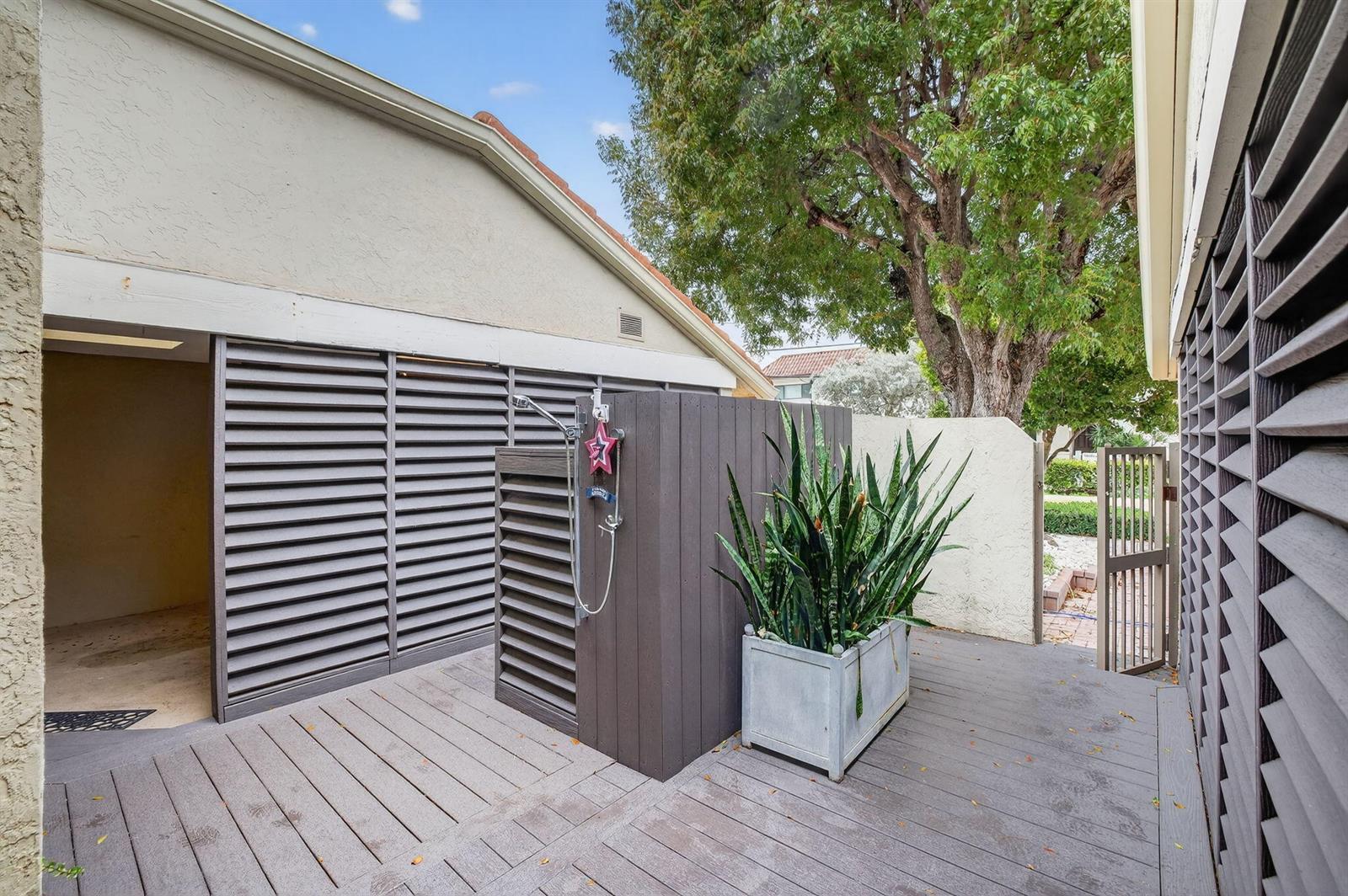 210 Washingtonia Avenue, Lauderdale By The Sea FL 33308 photo 4