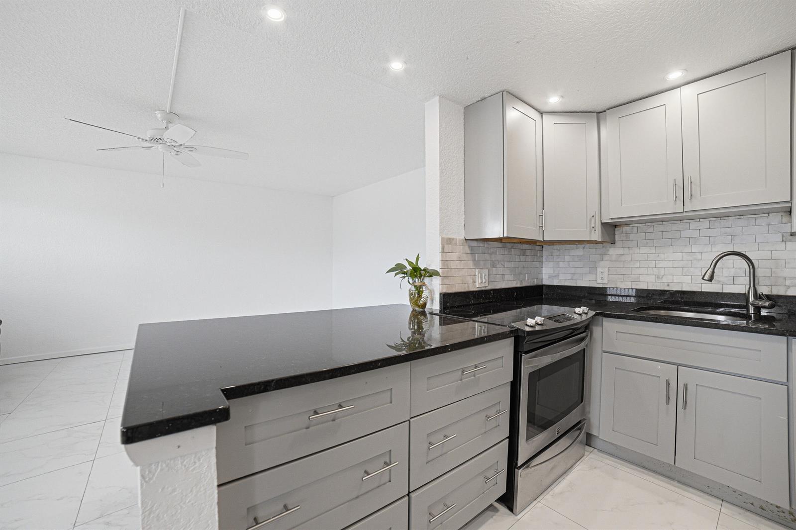 51 Markham C, Deerfield Beach FL 33442 photo 2