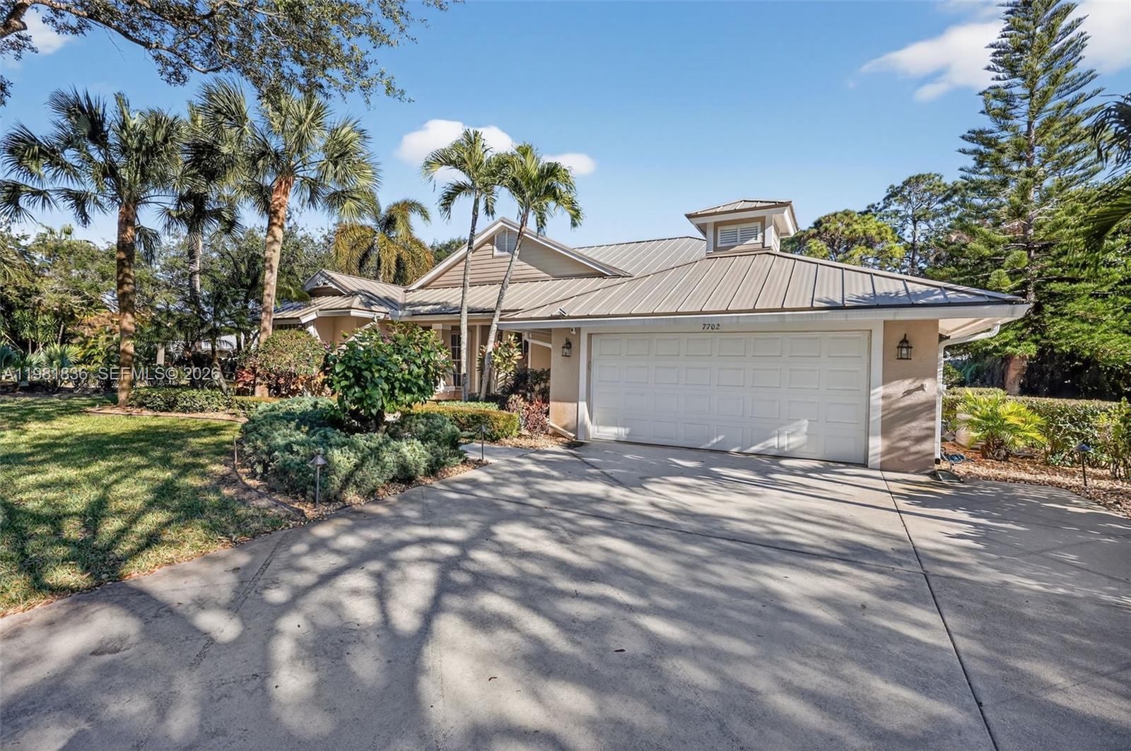 7702 SE Mammoth Dr, Hobe Sound FL 33455 photo 2