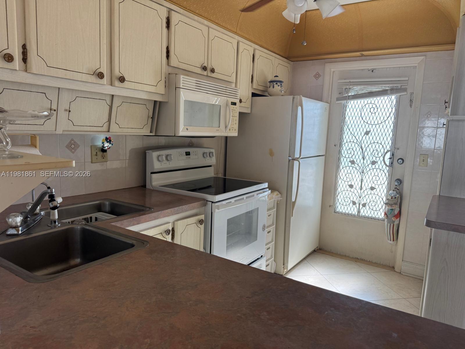 450 Paradise Isle Blvd # 209, Hallandale Beach FL 33009 photo 5