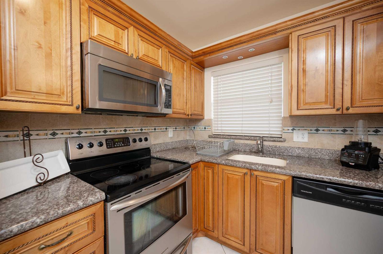 8861 Sunrise Lakes Boulevard Unit 301, Sunrise FL 33322 photo 3