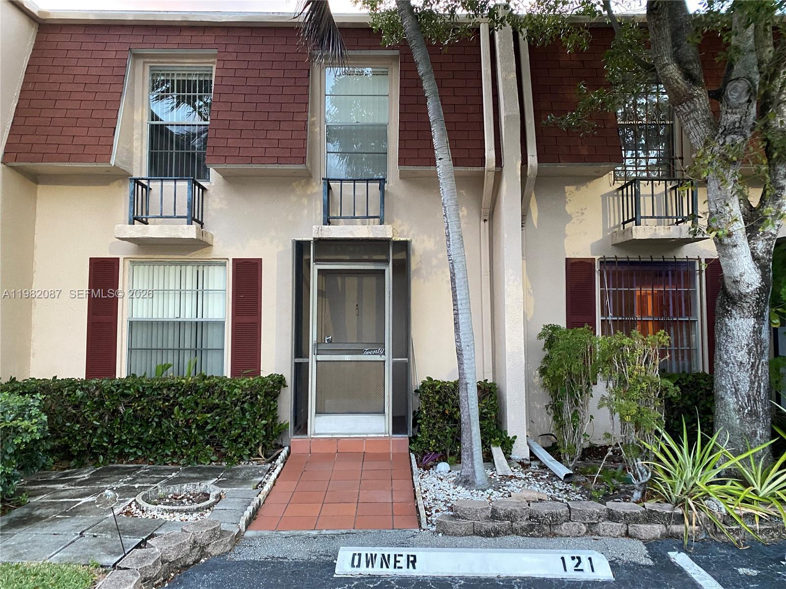 1951 Atlantic Shores Blvd # 20, Hallandale Beach FL 33009