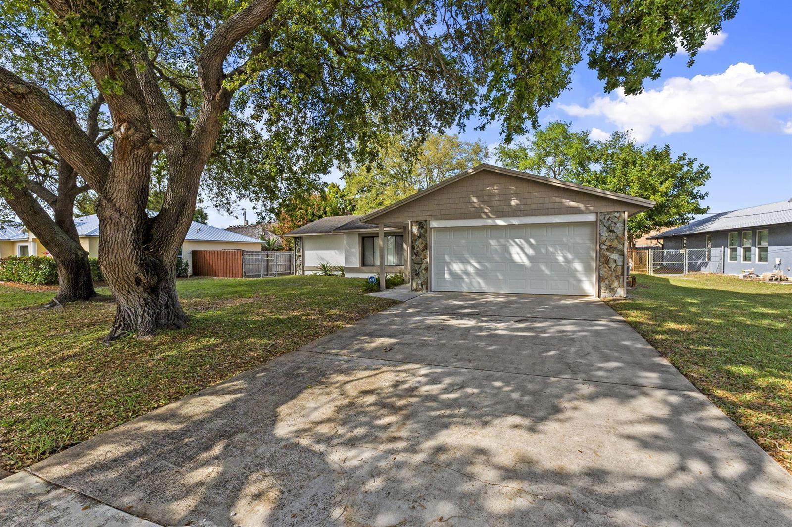 2489 SE Grand Drive, Port St. Lucie FL 34952 photo 3