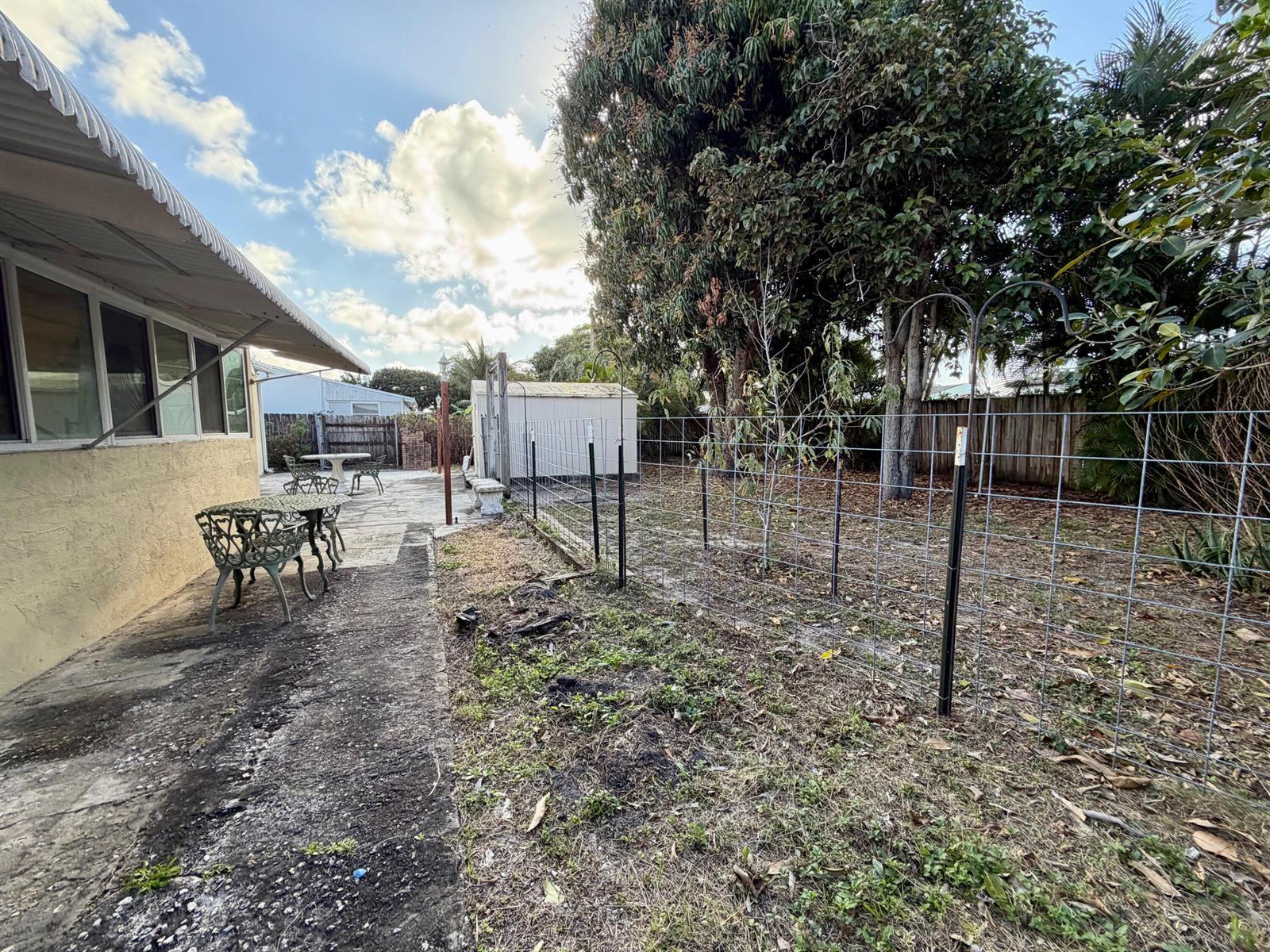 360 Forest Hill Boulevard, West Palm Beach FL 33405 photo 2