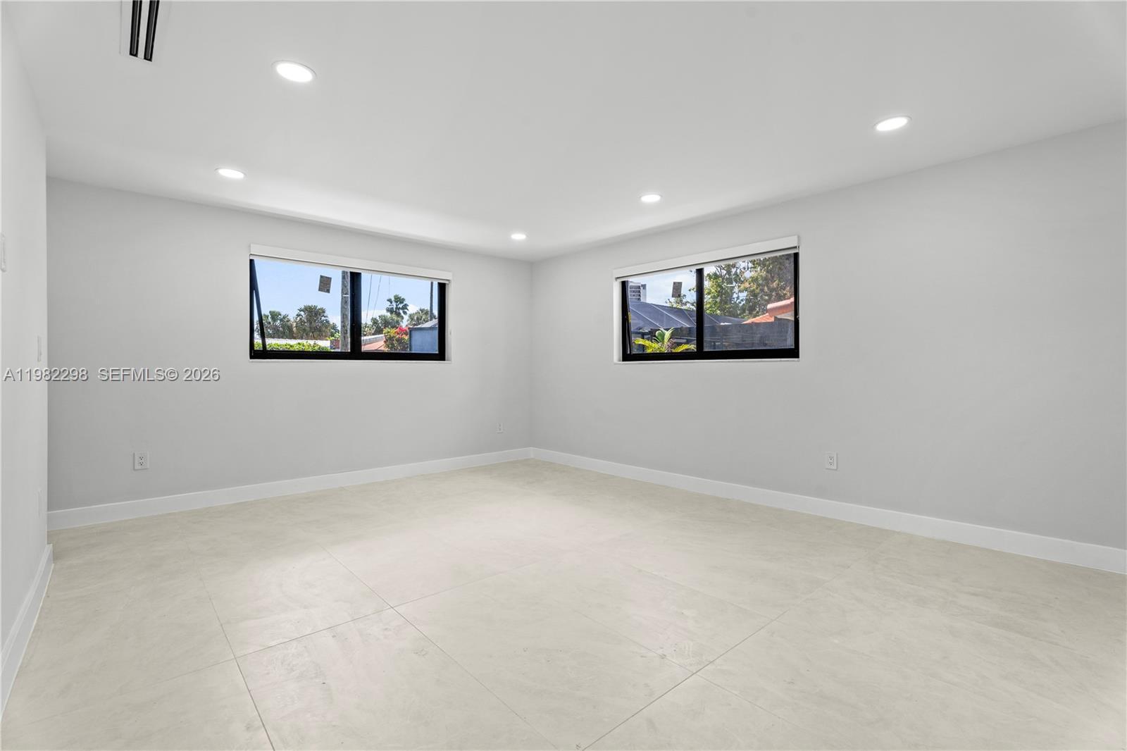 11660 Canal Dr, North Miami FL 33181 photo 5