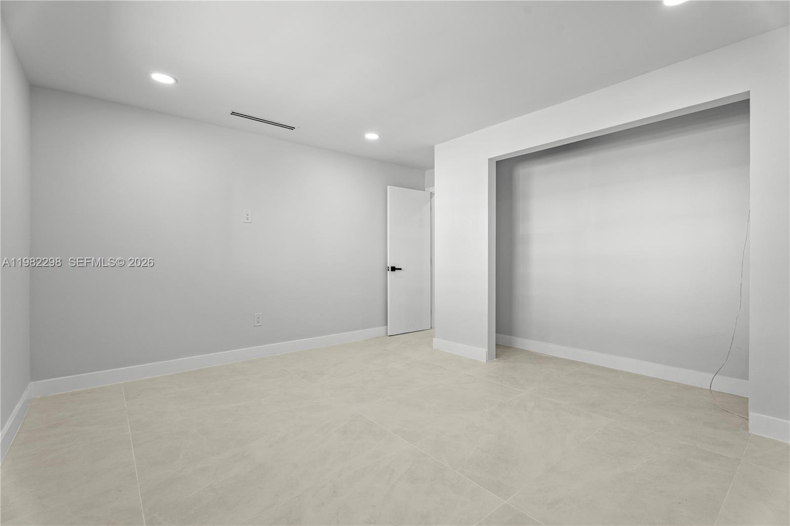 11660 Canal Dr, North Miami FL 33181 photo 4