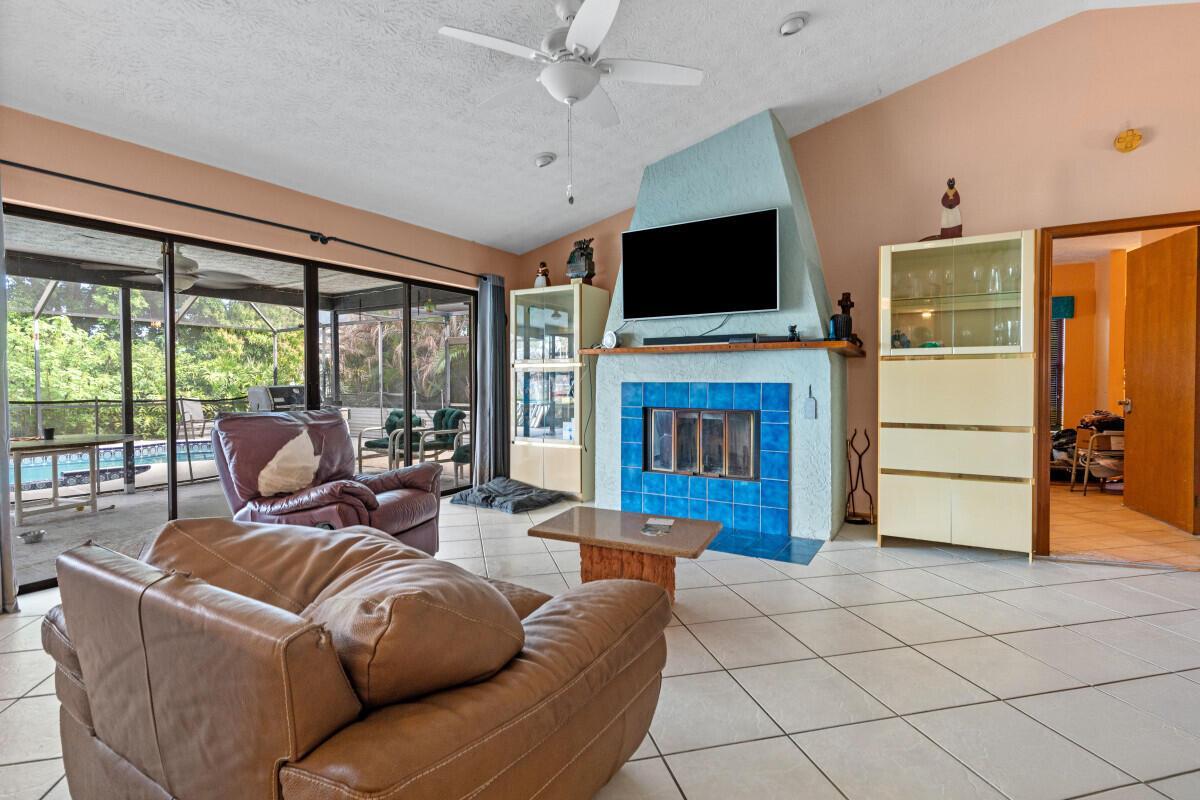 1119 SE Cambridge Drive, Port St. Lucie FL 34952 photo 2