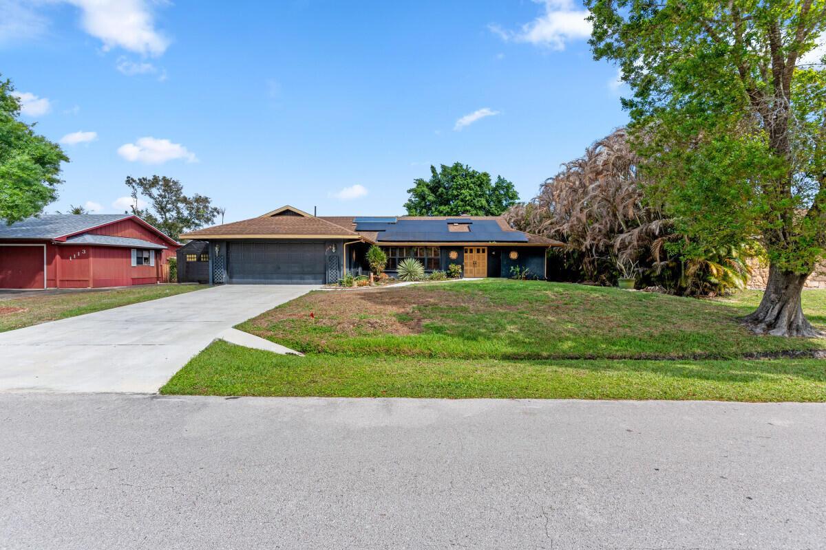 1119 SE Cambridge Drive, Port St. Lucie FL 34952