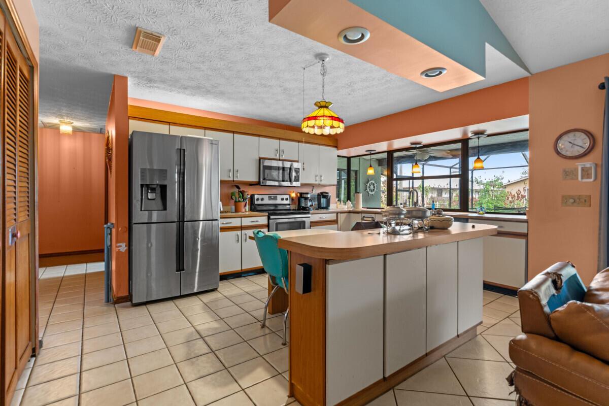 1119 SE Cambridge Drive, Port St. Lucie FL 34952 photo 4