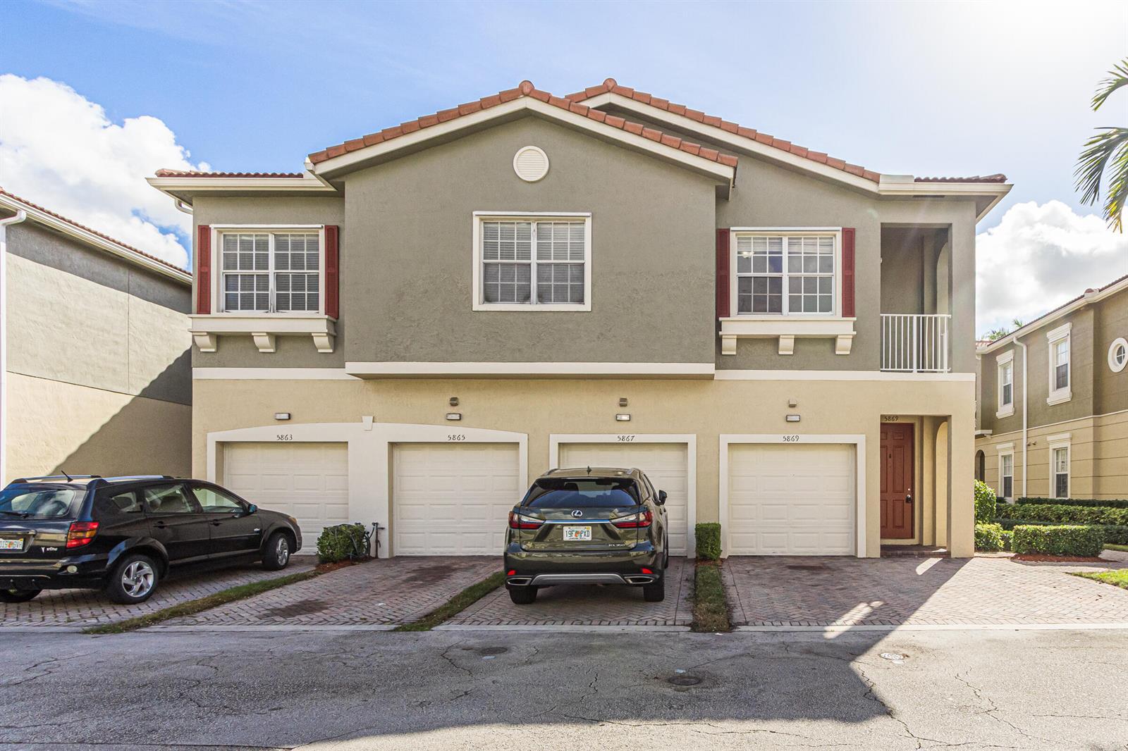 5869 Hampton Hills Boulevard, Tamarac FL 33321 photo 2