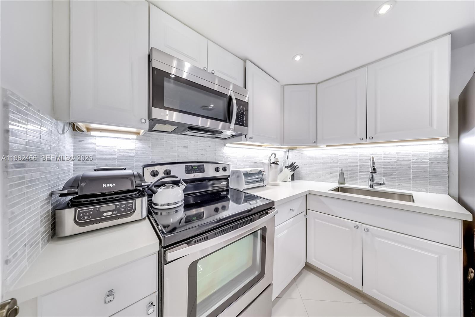 800 West Ave # 605, Miami Beach FL 33139 photo 2