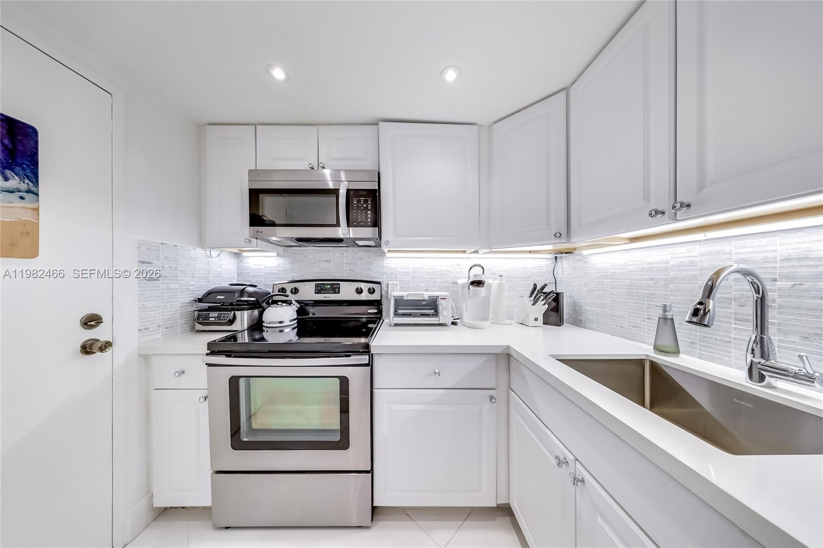 800 West Ave # 605, Miami Beach FL 33139 photo 3