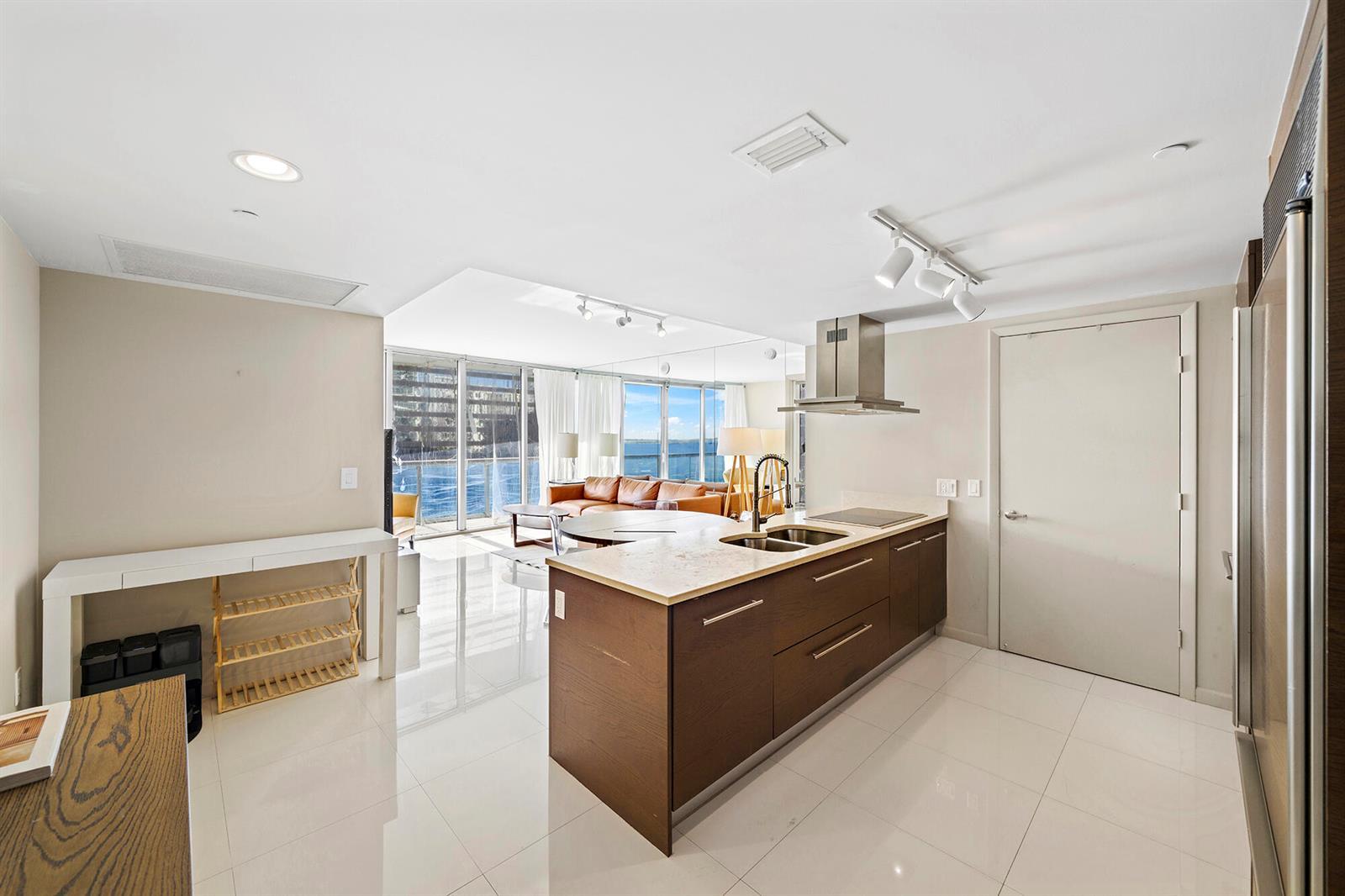 495 Brickell Avenue # 911, Miami FL 33131 photo 2