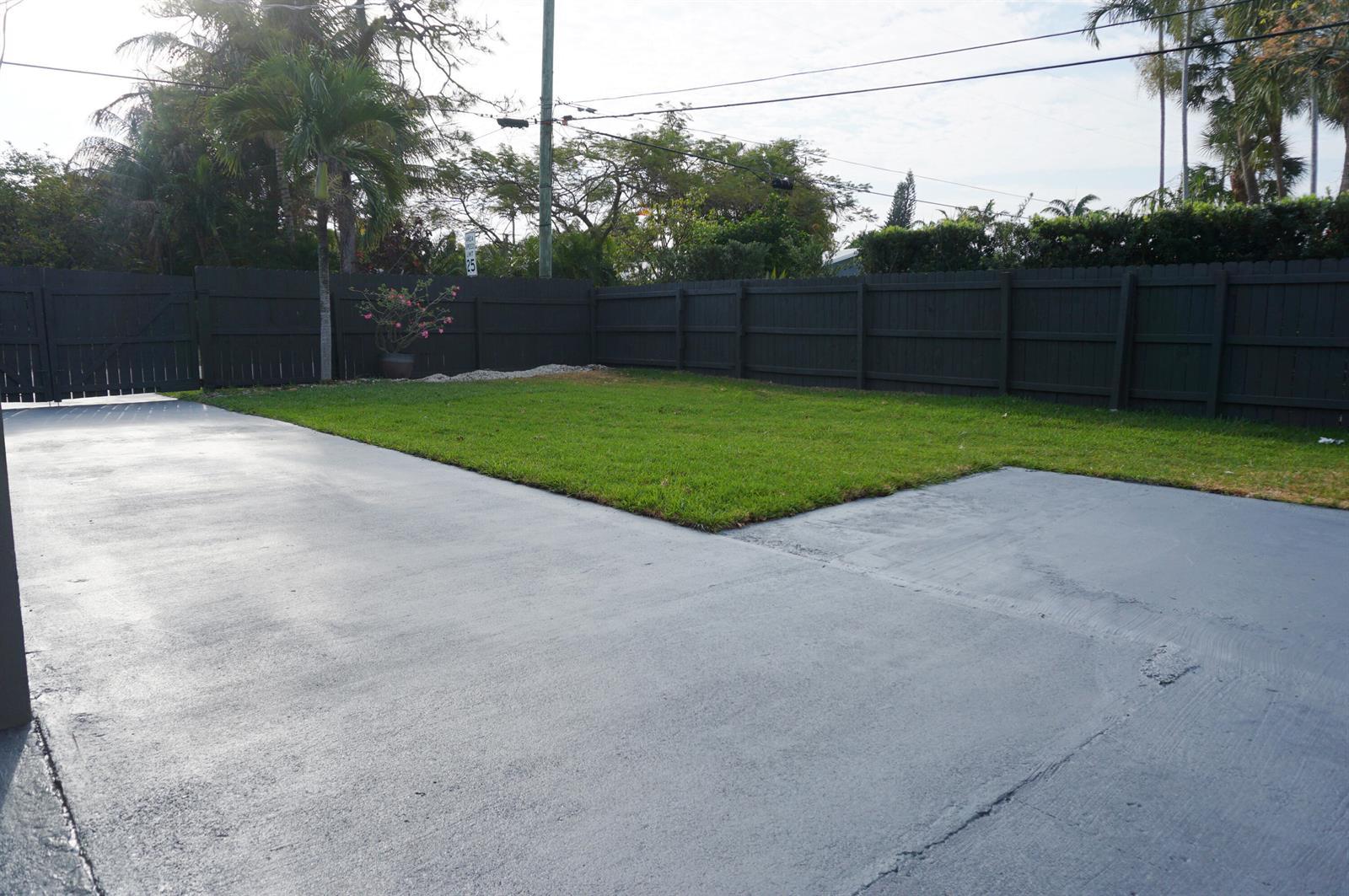 1498 NE 38th Street, Oakland Park FL 33334 photo 2