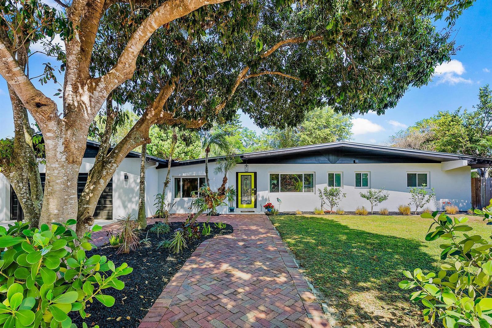 805 E Madison Avenue, Stuart FL 34996 photo 2