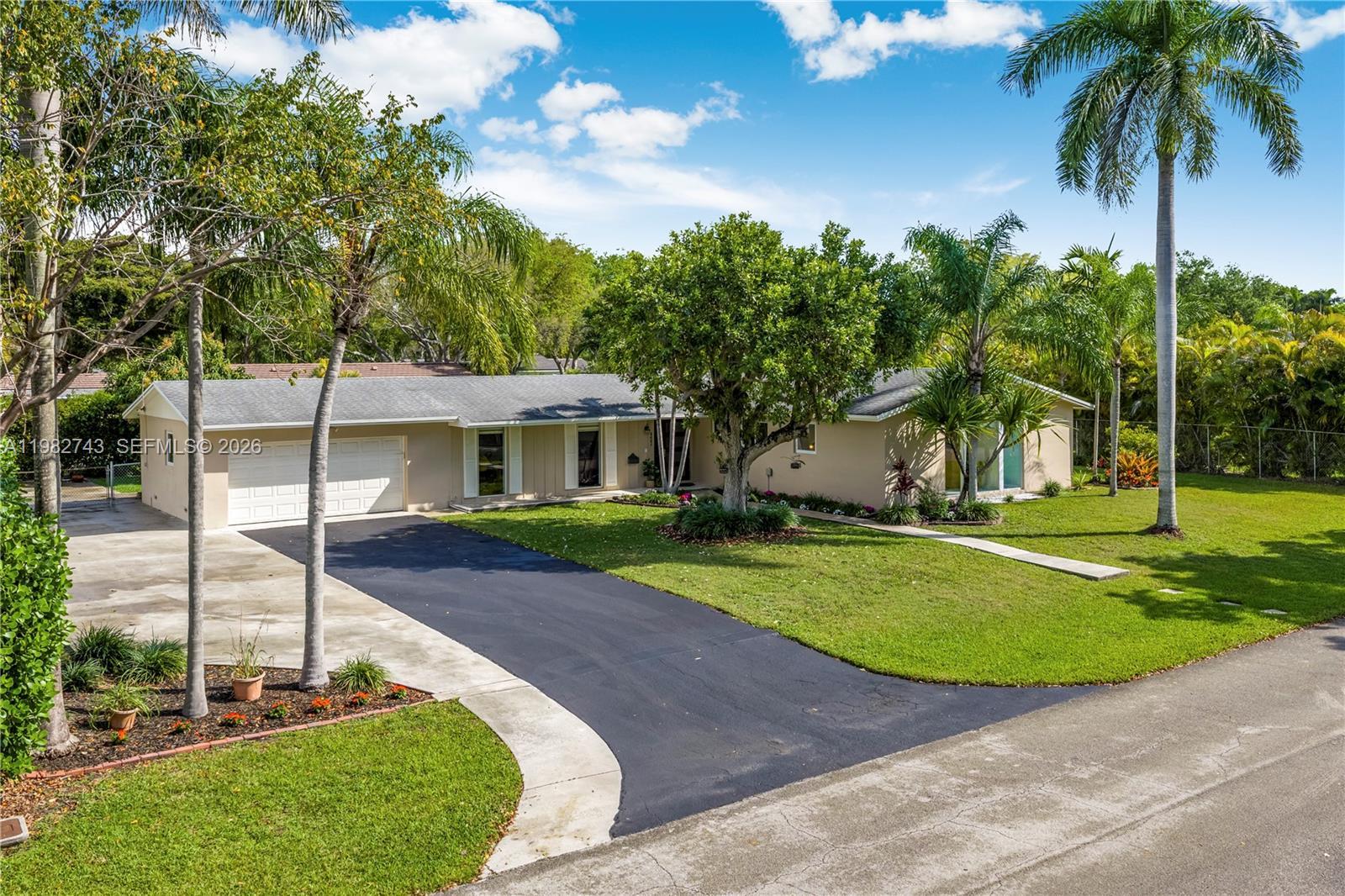 8461 SW 147th Ter, Palmetto Bay FL 33158 photo 2