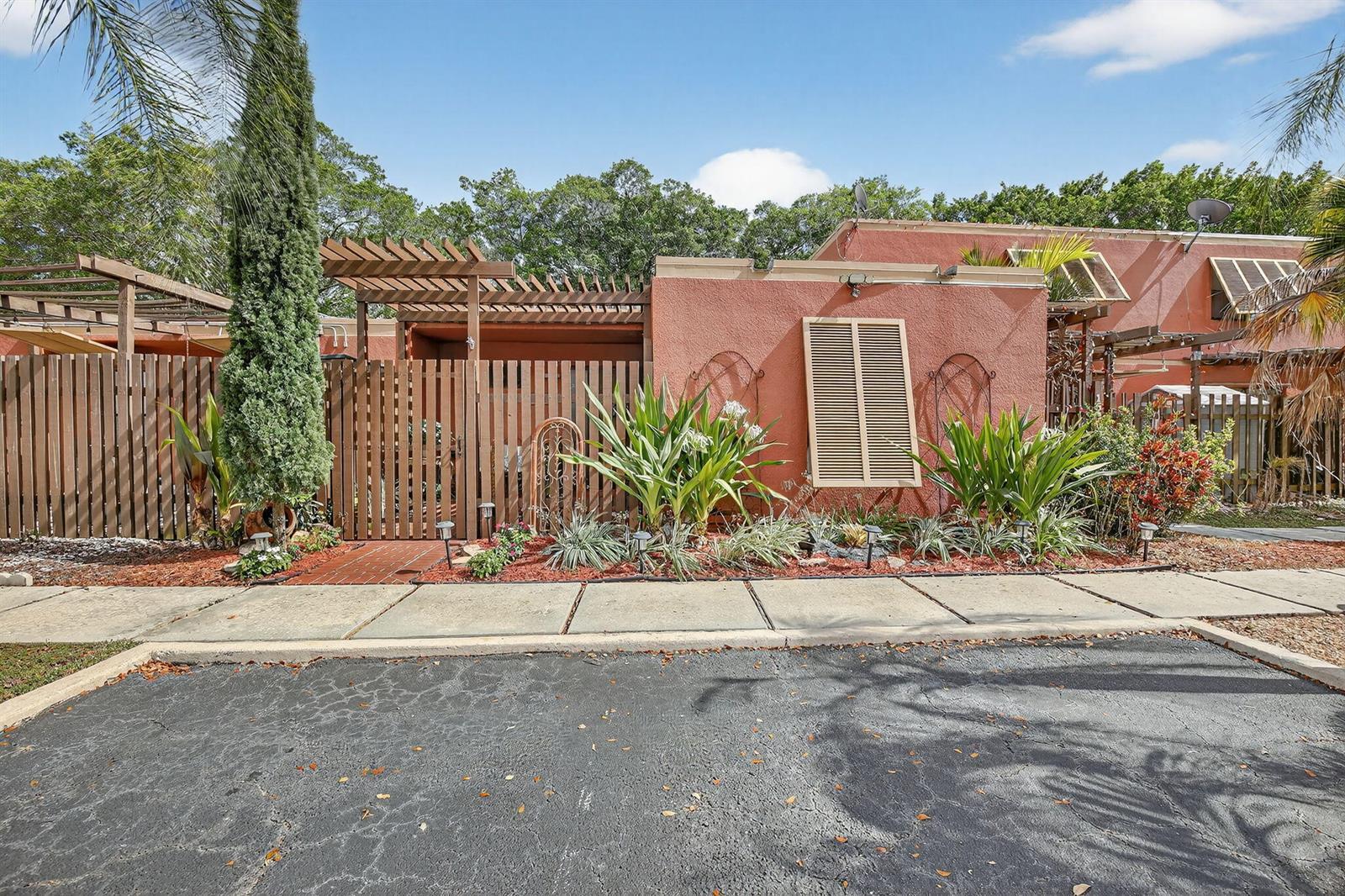 1533 Fairway Road, Pembroke Pines FL 33026