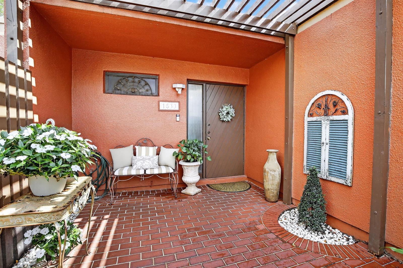 1533 Fairway Road, Pembroke Pines FL 33026 photo 4