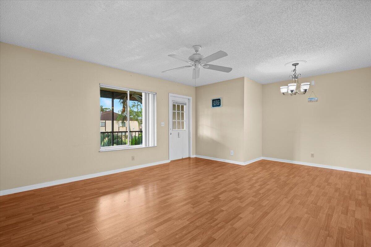 410 Pine Glen Lane # D2, FL 33463 photo 5