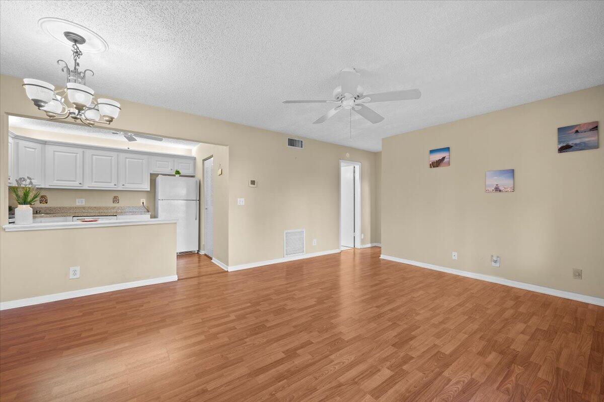 410 Pine Glen Lane # D2, FL 33463 photo 4