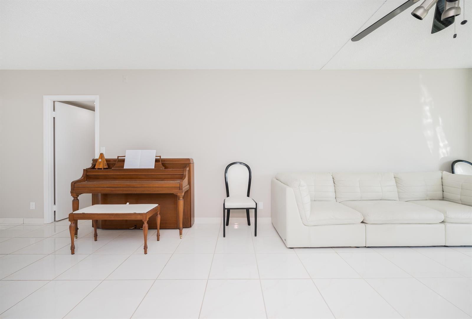 20335 W Country Club Drive # 1704, Aventura FL 33180 photo 4