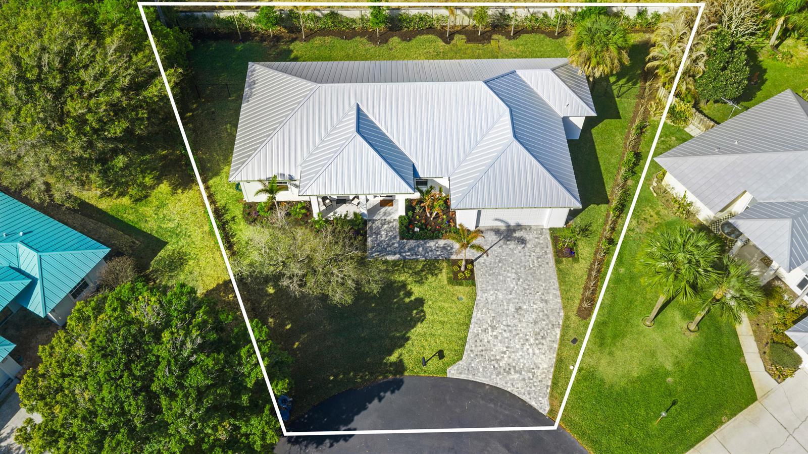 8508 SE Woodwind Street, Hobe Sound FL 33455 photo 2