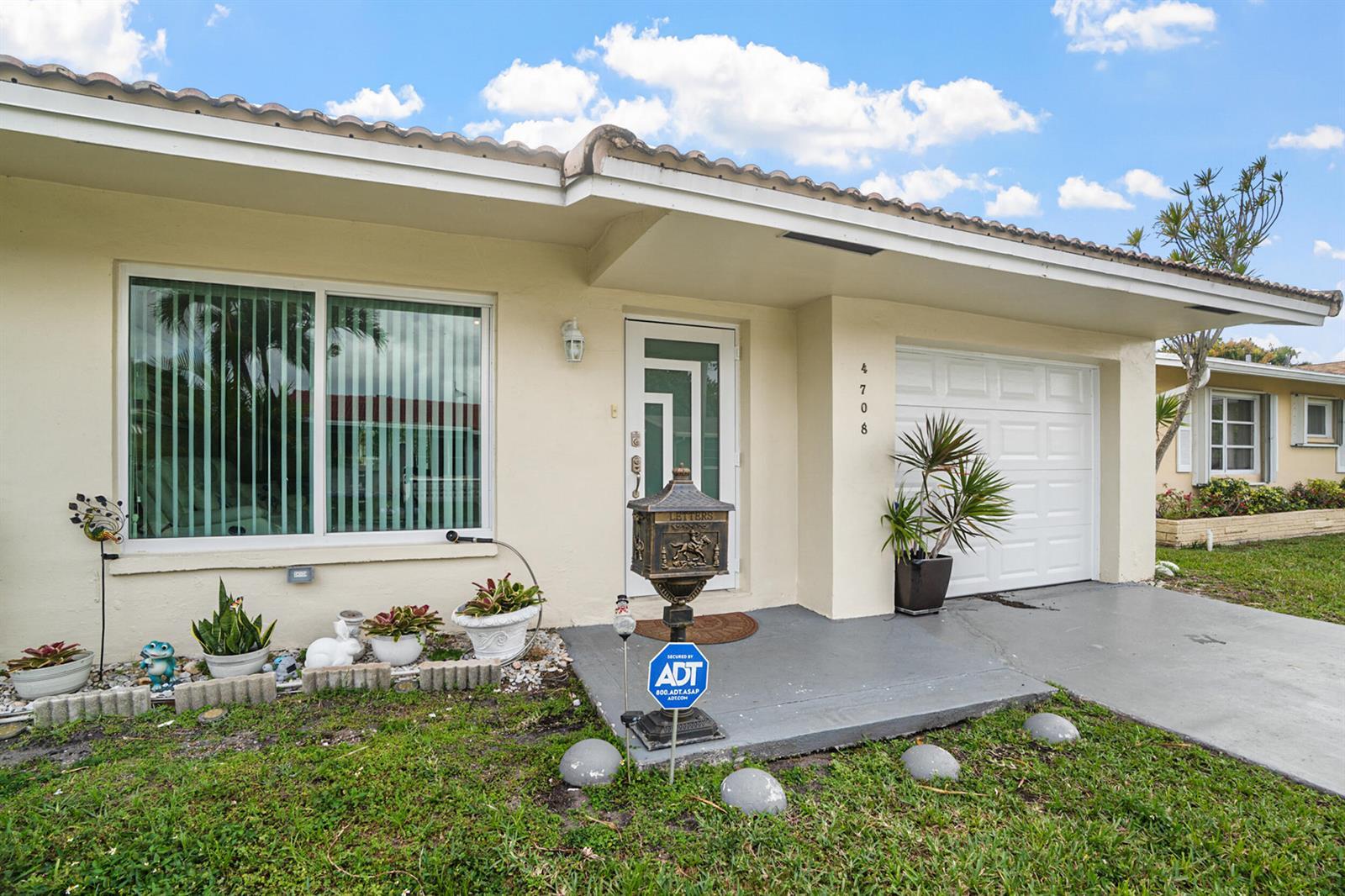 4708 NW 49th Drive, Tamarac FL 33319 photo 4