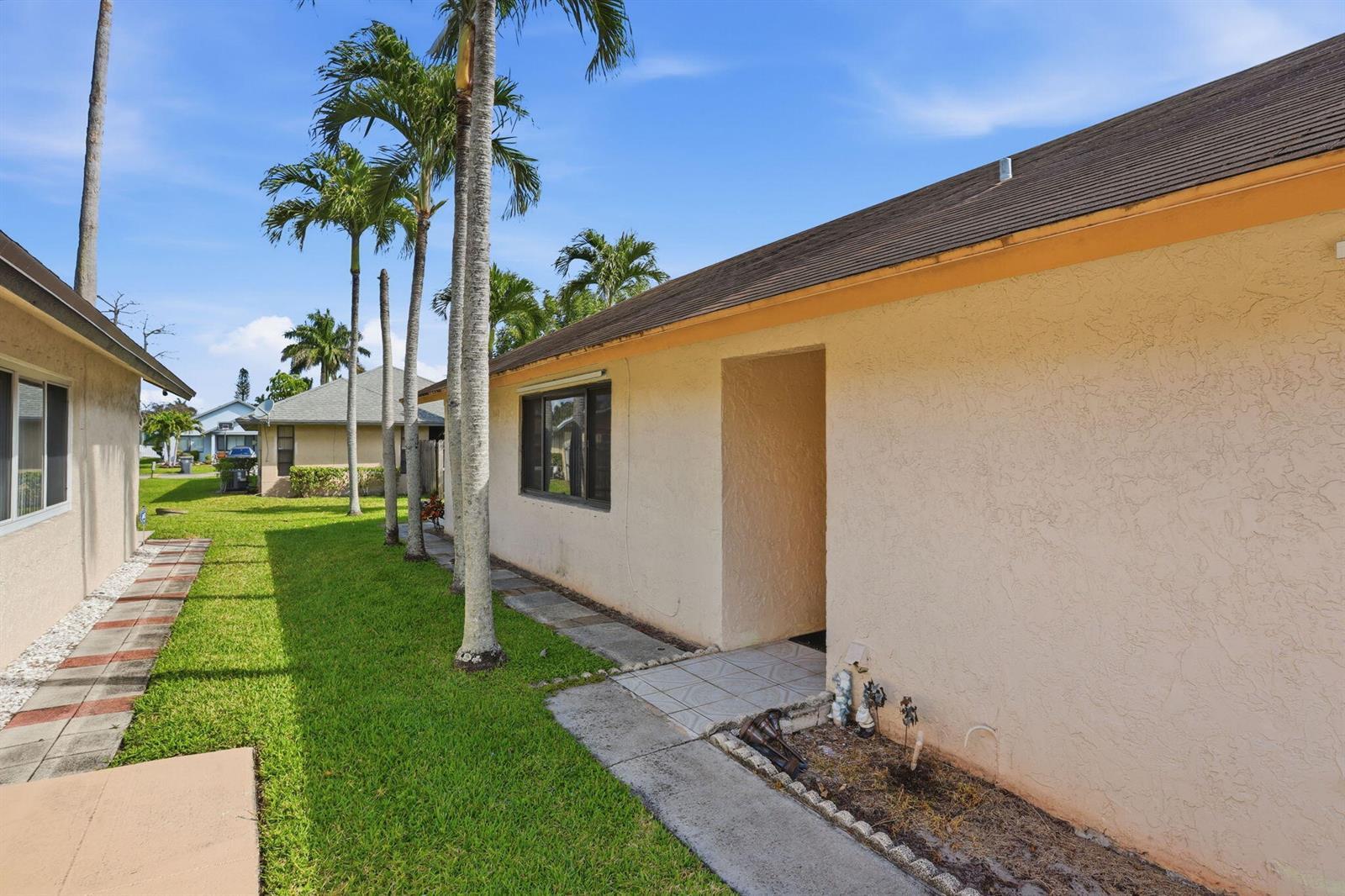 1387 Longarzo Place, West Palm Beach FL 33415 photo 4