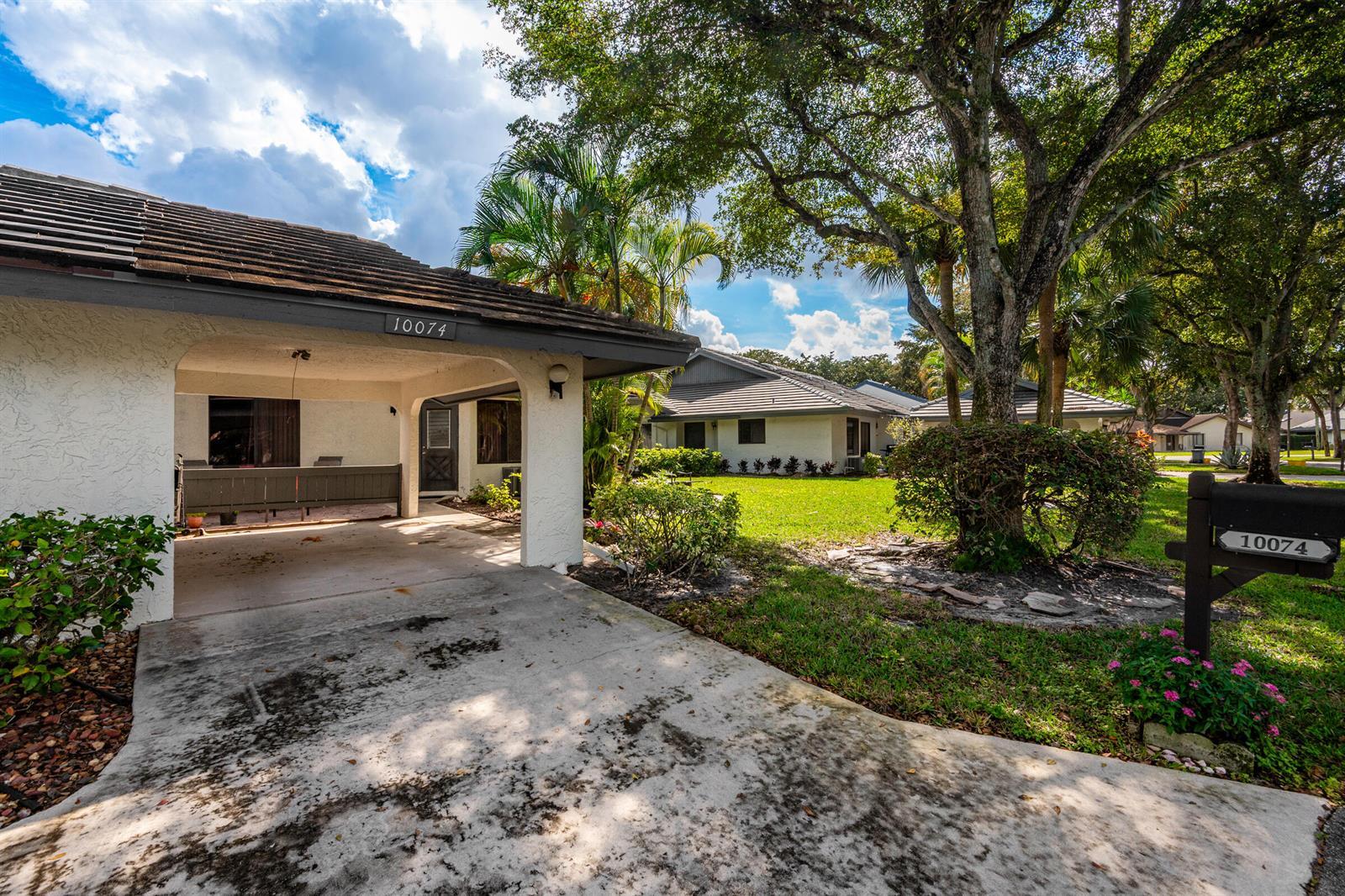 10074 Hickorywood Place, Boynton Beach FL 33437 photo 2