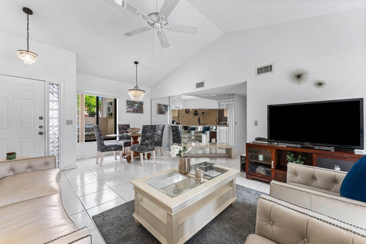 10 Via De Casas Sur # 104, Boynton Beach FL 33426 photo 2