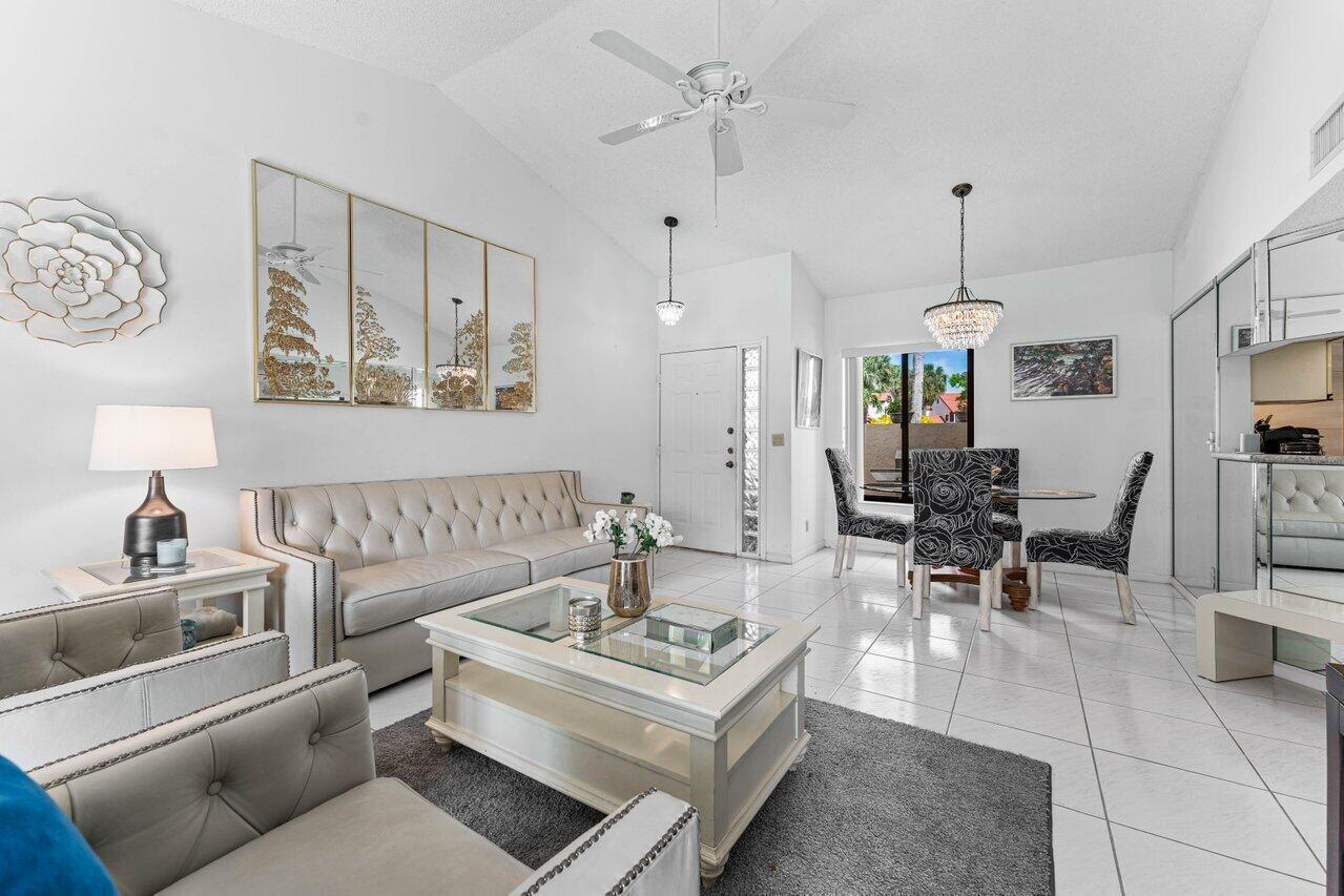 10 Via De Casas Sur # 104, Boynton Beach FL 33426 photo 3