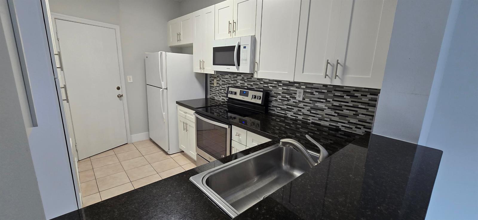 5117 Meadow Oaks Drive, Coconut Creek FL 33073 photo 4