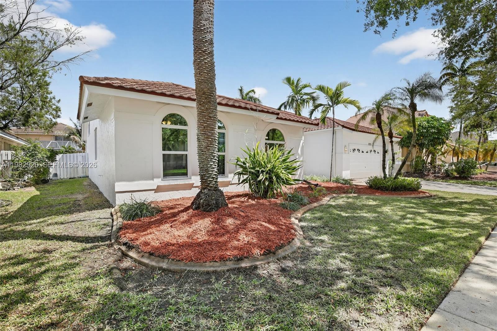 1583 NW 182nd Way, Pembroke Pines FL 33029 photo 3