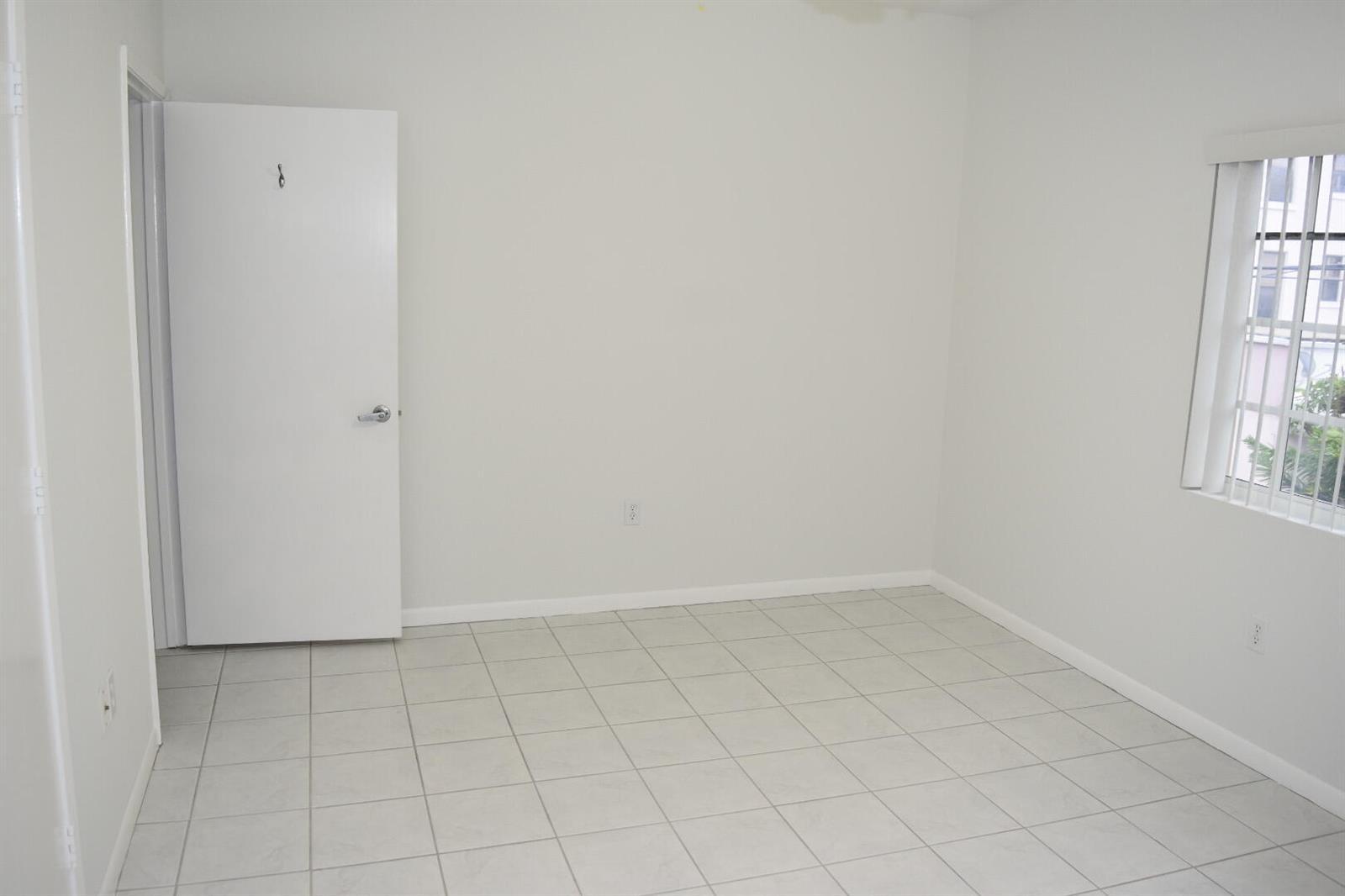 2010 Taylor Street # 7b, Hollywood FL 33020 photo 3