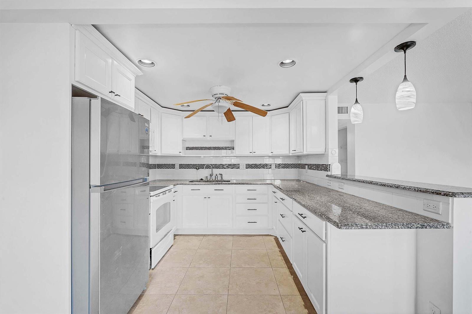 2049 Hythe C, Boca Raton FL 33434