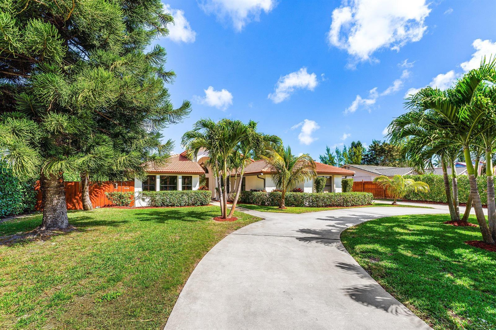 3897 Sherwood Boulevard, Delray Beach FL 33445 photo 2