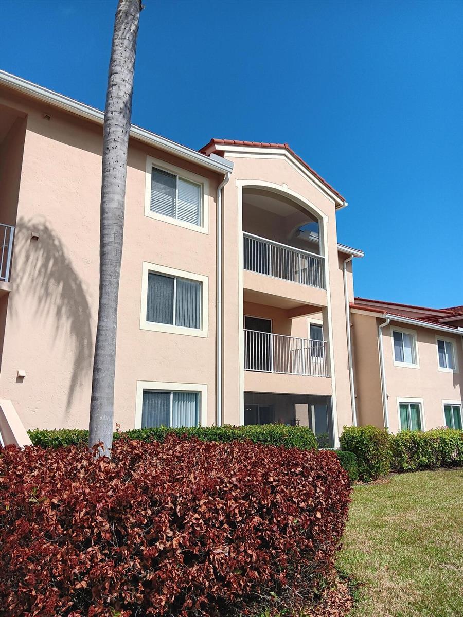 1640 N 42nd Circle # 204, Vero Beach FL 32967