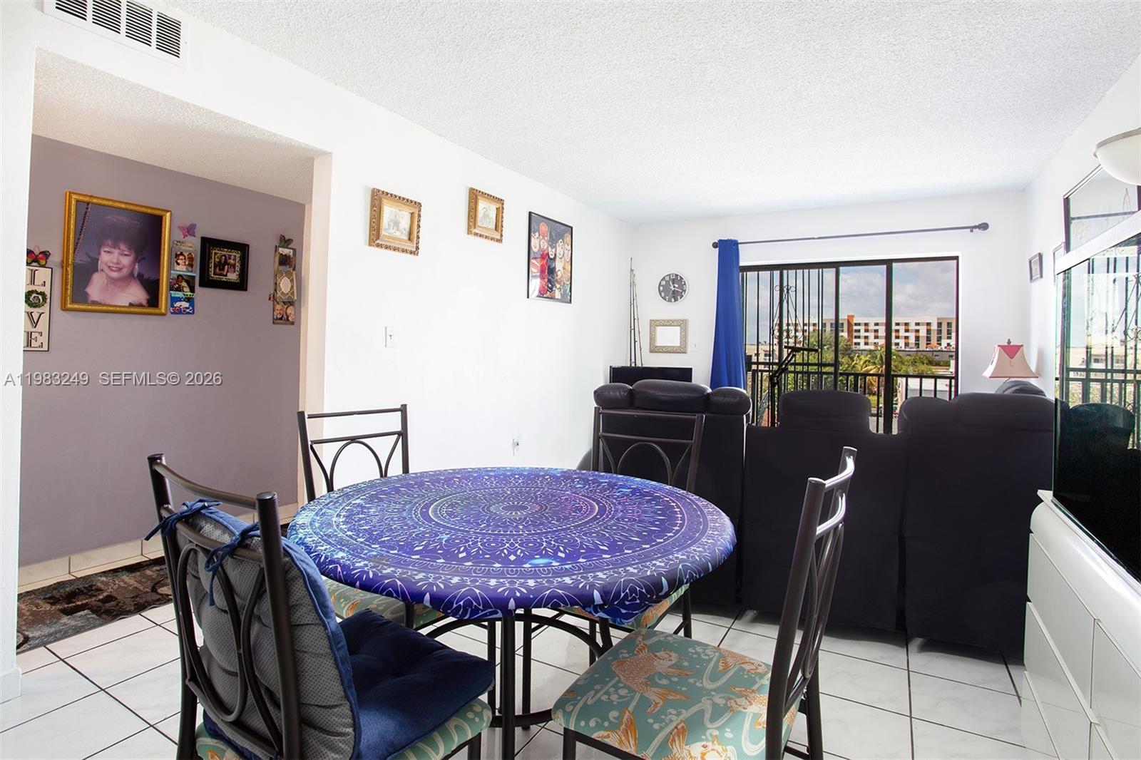 1530 SW 2nd St # 405, Miami FL 33135 photo 2