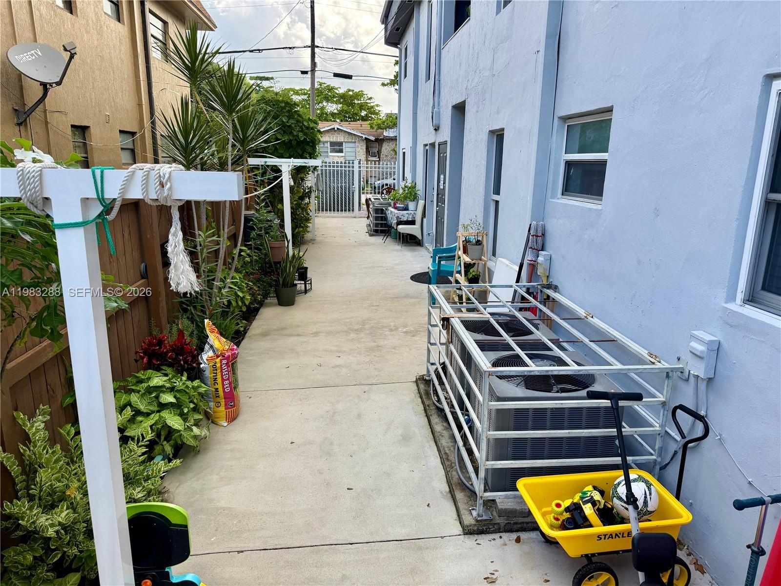 1305 NW 4th St # 3, Miami FL 33125 photo 3
