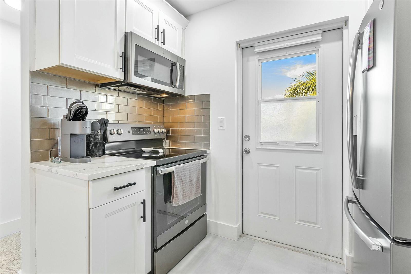 330 N Federal Highway, Deerfield Beach FL 33441 photo 4
