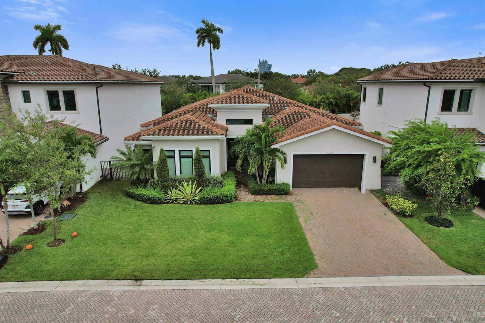 5663 W Brookfield Circle, Hollywood FL 33312 photo 3