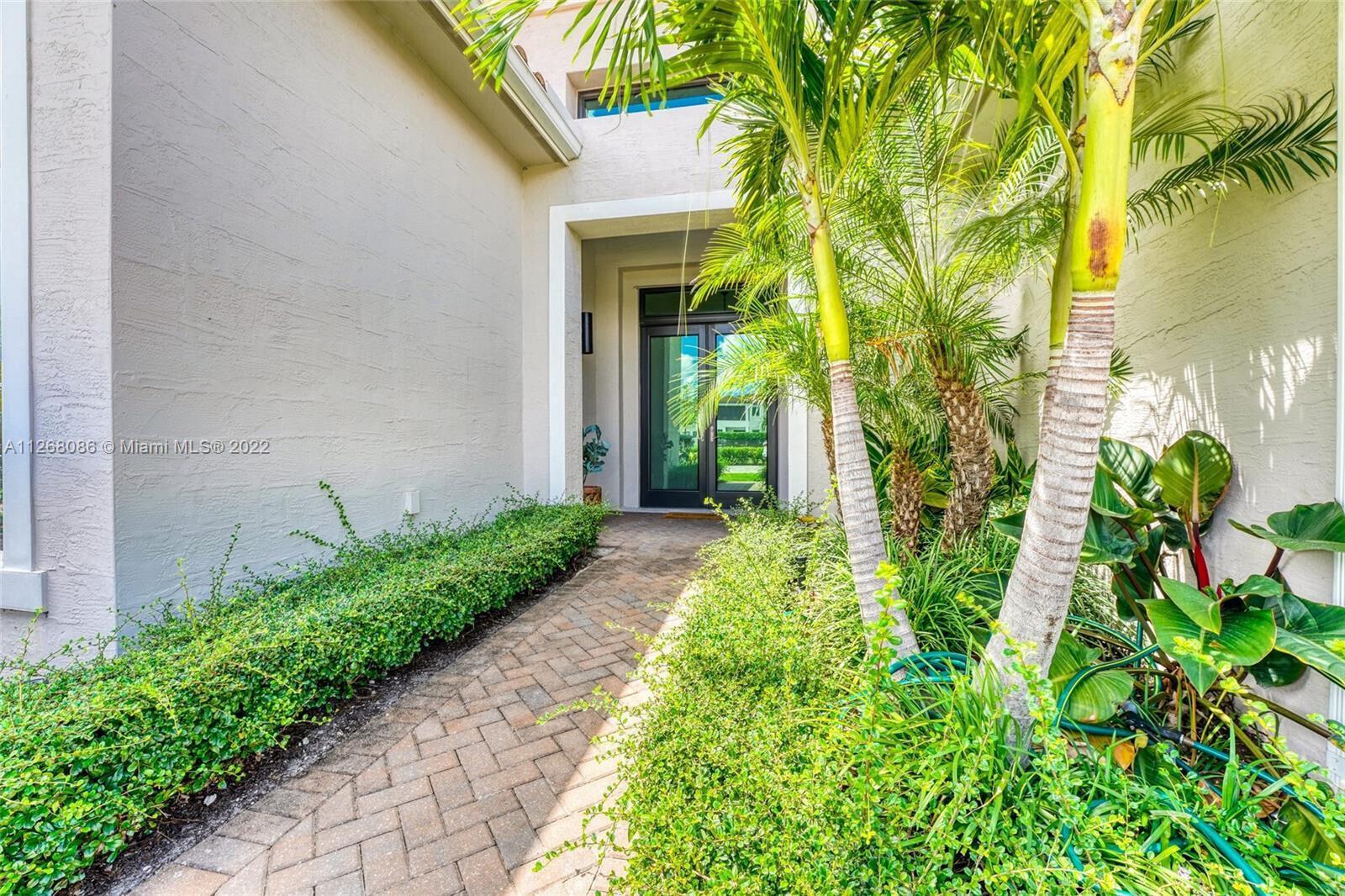 5663 W Brookfield Circle, Hollywood FL 33312 photo 4